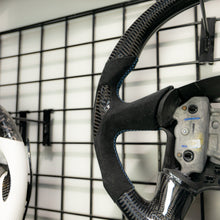 Load image into Gallery viewer, OPEN BOX 2005 to 2013 Corvette C6 Carbon Fiber Steering Wheel