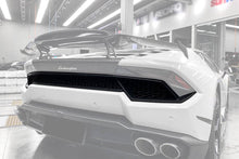 Load image into Gallery viewer, 2015-2020 Lamborghini Huracan LP580 OE Style Carbon Rear Bumper Grille - Carbonado
