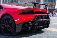 Load image into Gallery viewer, 2015-2020 Lamborghini Huracan LP610 Carbon Rear Bumper Grille - Carbonado