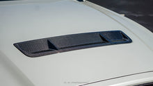 Load image into Gallery viewer, 2010 - 2014 Shelby GT500 Carbon Fiber Hood Vent