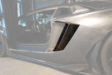 Load image into Gallery viewer, 2011-2016 Lamborghini Aventador LP700 Coupe BKSS Style Carbon Fiber Quarter Panel Fender Vents