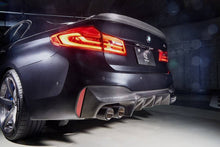 Load image into Gallery viewer, 2018-2023 BMW F90 M5 D3 Style Carbon Fiber Turnk Spoiler - Carbonado Aero