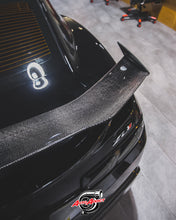 Load image into Gallery viewer, 2010-2015 Chevy Camaro ZL1 1LE Full Carbon Fiber 1pc Rear Spoiler Style