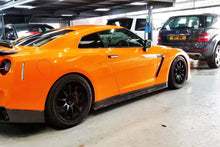 Load image into Gallery viewer, 2008-2016 Nissan GTR R35 CBA/DBA ZEL Style Carbon Fiber Side Skirts - Carbonado