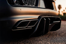 Load image into Gallery viewer, 2016-2019 Audi R8 Coupe/Spyder VRS Style Carbon Fiber Rear Diffuser - Carbonado